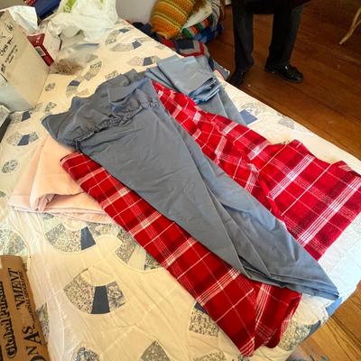 Lot 112 Assortment of linens