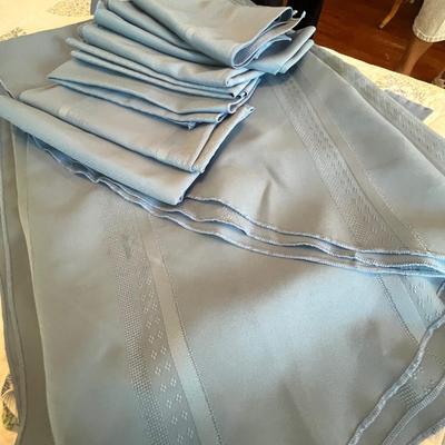 Lot 112 Assortment of linens