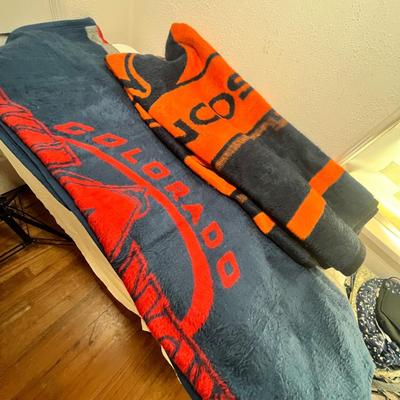 Lot 115 Fleece Broncos & Ave's Throws
