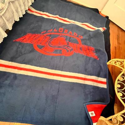 Lot 115 Fleece Broncos & Ave's Throws