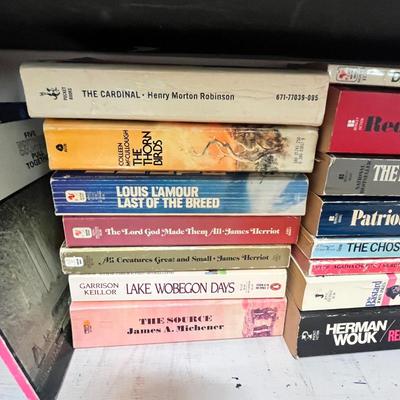 Lot 119 Shelf of paperbacks