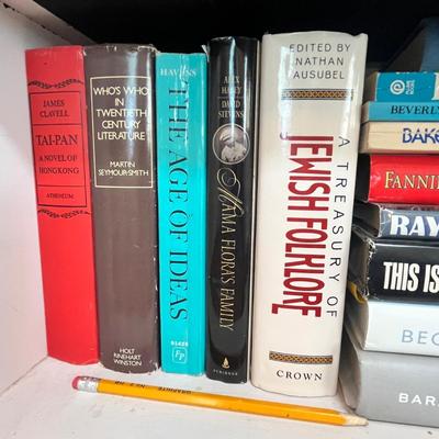 Lot 119 Shelf of paperbacks