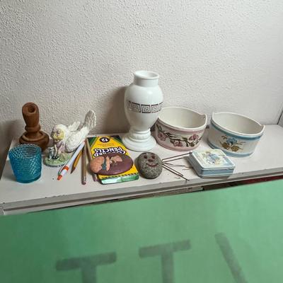 Lot 117 Sm Assortment of decor pottery