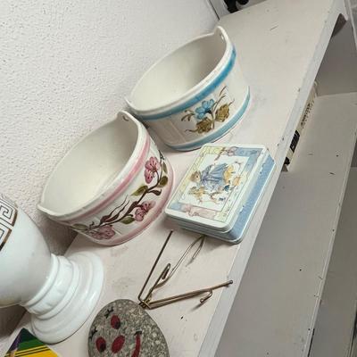 Lot 117 Sm Assortment of decor pottery