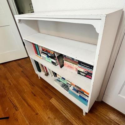 Lot 121 White book shelf