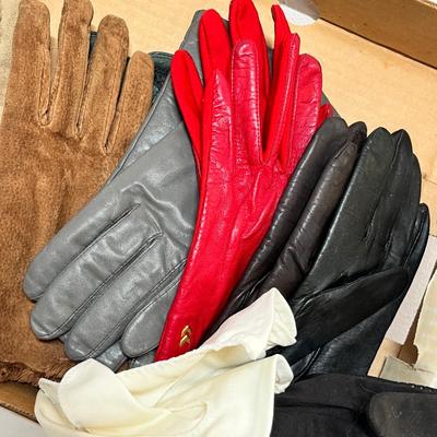 Lot 128 Flat of gloves