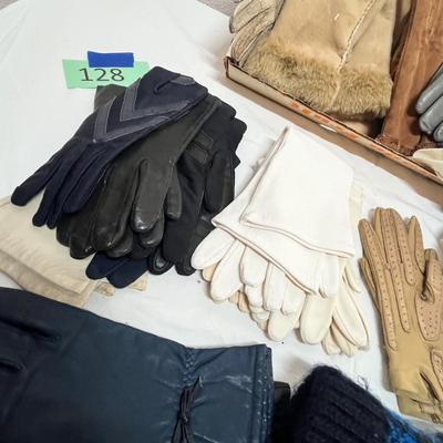 Lot 128 Flat of gloves