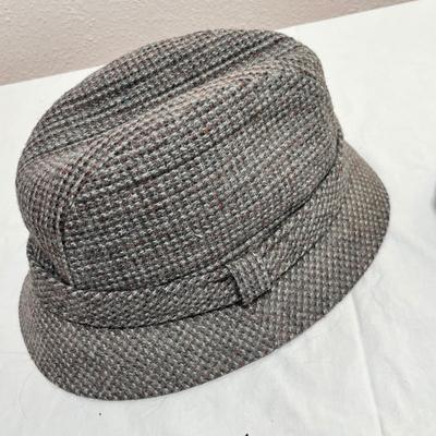 Lot 129 Men's hats