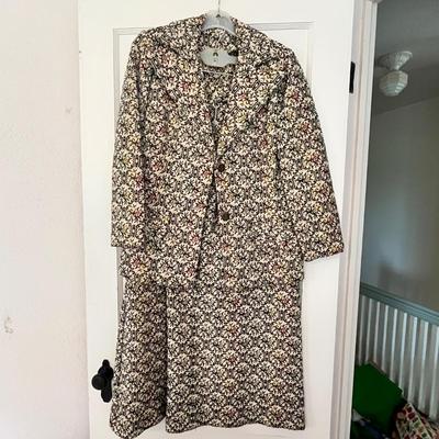 Lot 130 Vintage 2 piece skirt set