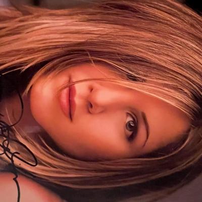 Jennifer Aniston facsimile signed photo. 5x7 inches