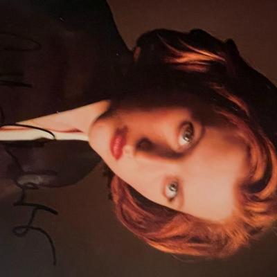 Gillian Anderson facsimile signed photo. 5x7 inches