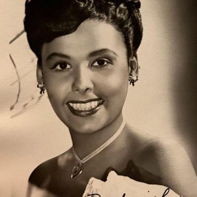 Lena Horne facsimile signed photo. 3x5 inches