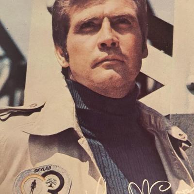 Lee Majors facsimile signed photo. 5x7 inches