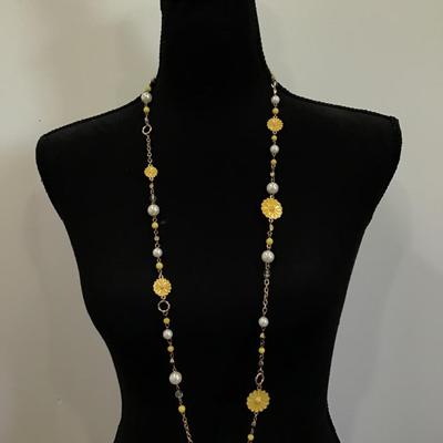 Cute yellow flower necklace