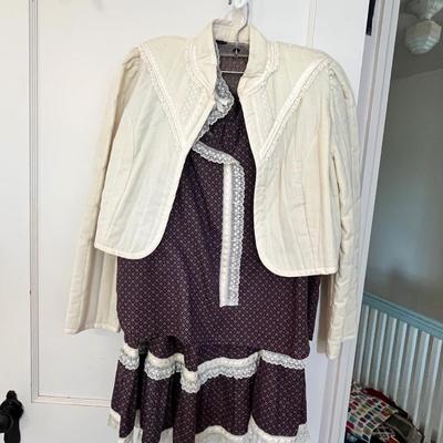 Lot 148 Gunne Sax style outfit