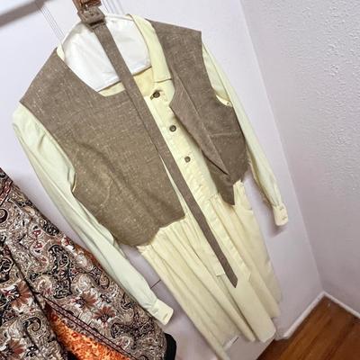 Lot 149 3 Vintage Outfits