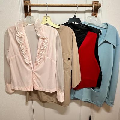 Lot 153 Vintage ladies tops