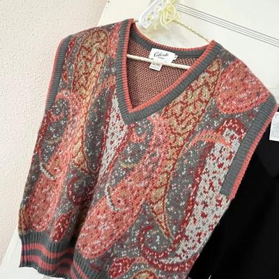 Lot 156 Lot of women's tops
