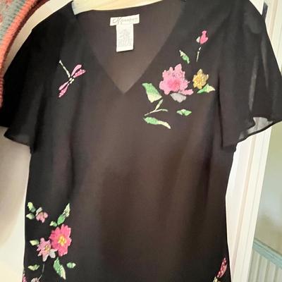 Lot 156 Lot of women's tops