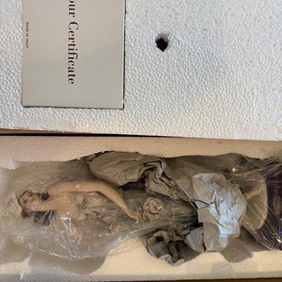 Giuseppe Armani Figure - 0648-C Alessandra with box