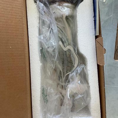 Giuseppe Armani Figure - LADY WITH FLOWER'S HAT 0961-C with box