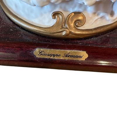 Giuseppe Armani Figure - LADY WITH FLOWER'S HAT 0961-C with box