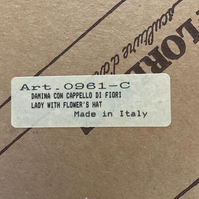 Giuseppe Armani Figure - LADY WITH FLOWER'S HAT 0961-C with box