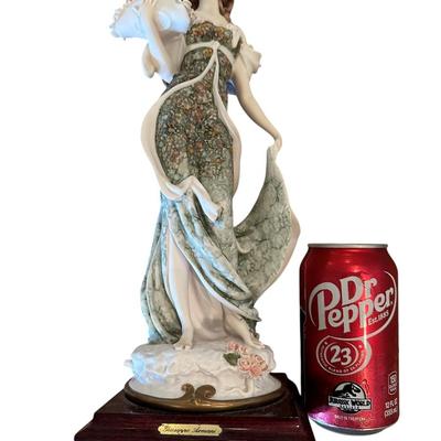 Giuseppe Armani Figure - LADY WITH FLOWER'S HAT 0961-C with box