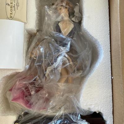 Armani Figure - Girl with Umbrella Autumn 0541 C with box