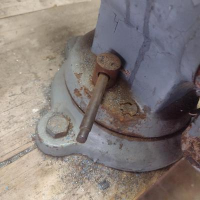 Industrial 5' Jaw Bench Vise