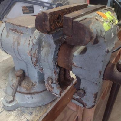 Industrial 5' Jaw Bench Vise