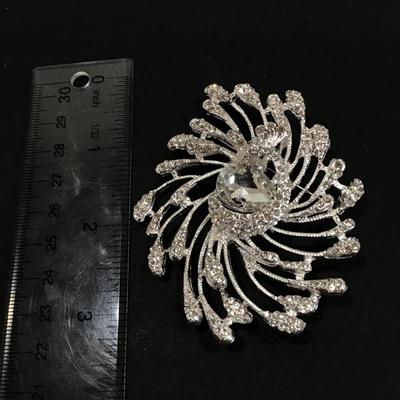 Pretty SilverTone peacock brooch