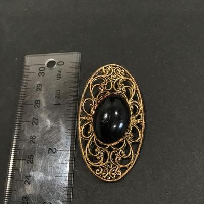 Gold tone vintage brooch