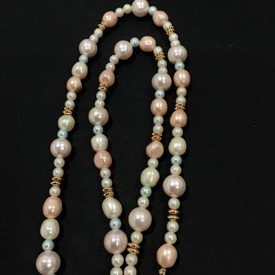 Pretty vintage faux pearl necklace