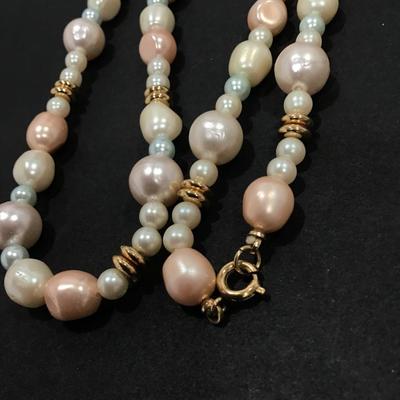 Pretty vintage faux pearl necklace