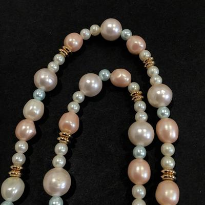 Pretty vintage faux pearl necklace