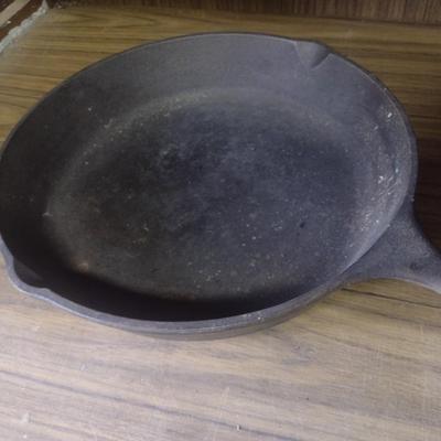Lodge Cast Iron 10" Skillet