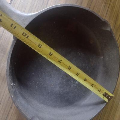 Lodge Cast Iron 10" Skillet