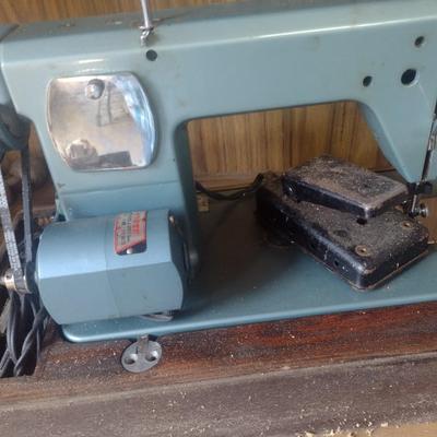 Vintage Morse 600 Portable Sewing Machine