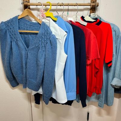 Lot 163 Womens tops & sweaters