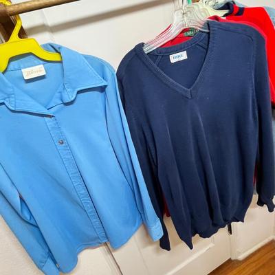 Lot 163 Womens tops & sweaters