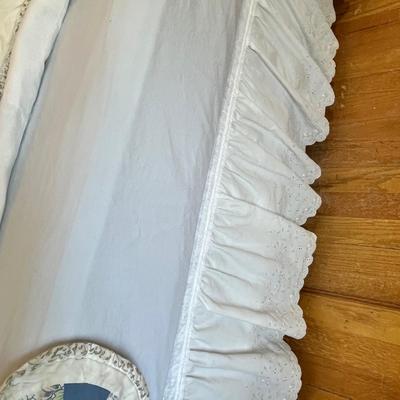 Lot 171 Wicker full bed w/ quilt