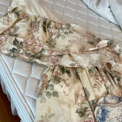 Lot 171 Wicker full bed w/ quilt