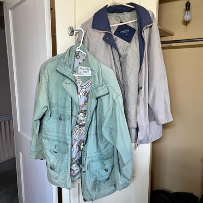Lot 172 2 heavy jackets
