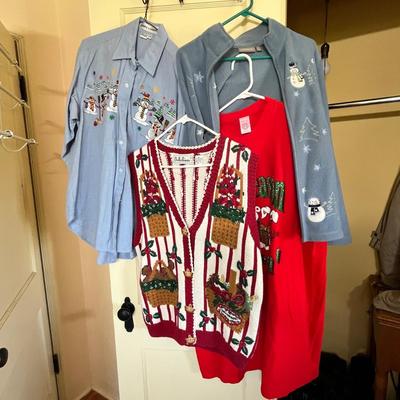 Lot 173 Vintage Christmas Tops