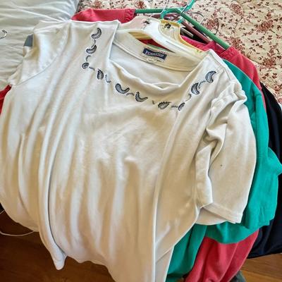 Lot 178 Assortment of women's tops