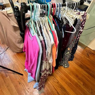 Lot 178 Assortment of women's tops