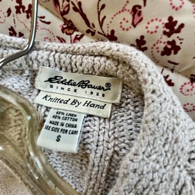 Lot 178 Assortment of women's tops