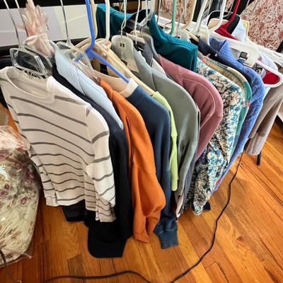 Lot 179 Women's dressy tops
