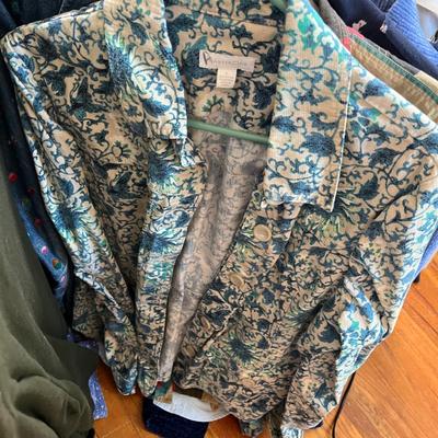 Lot 179 Women's dressy tops